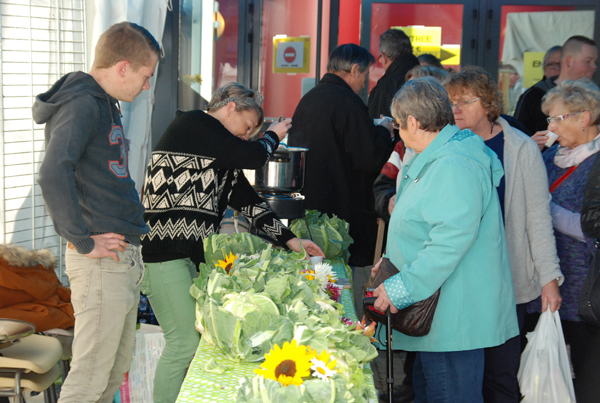 Producteur de choux fleurs avec une dégustation de soupe gratuite pour nos visiteurs