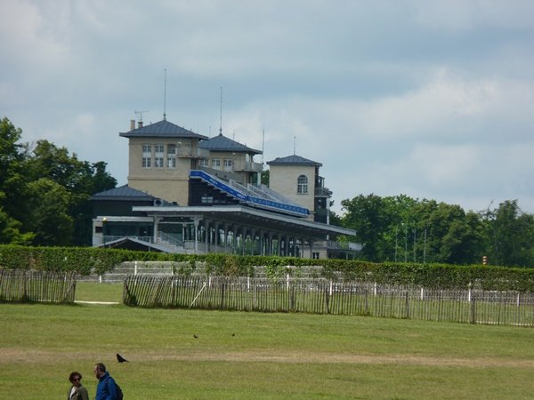 Tribune de l'hippodrome de Chantilly